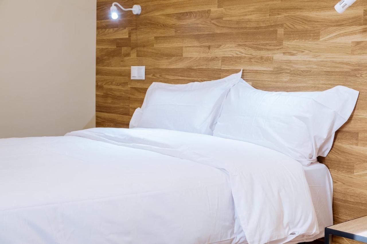 الكالا ذي إِناريس Apartahotel Golden Alcala المظهر الخارجي الصورة
