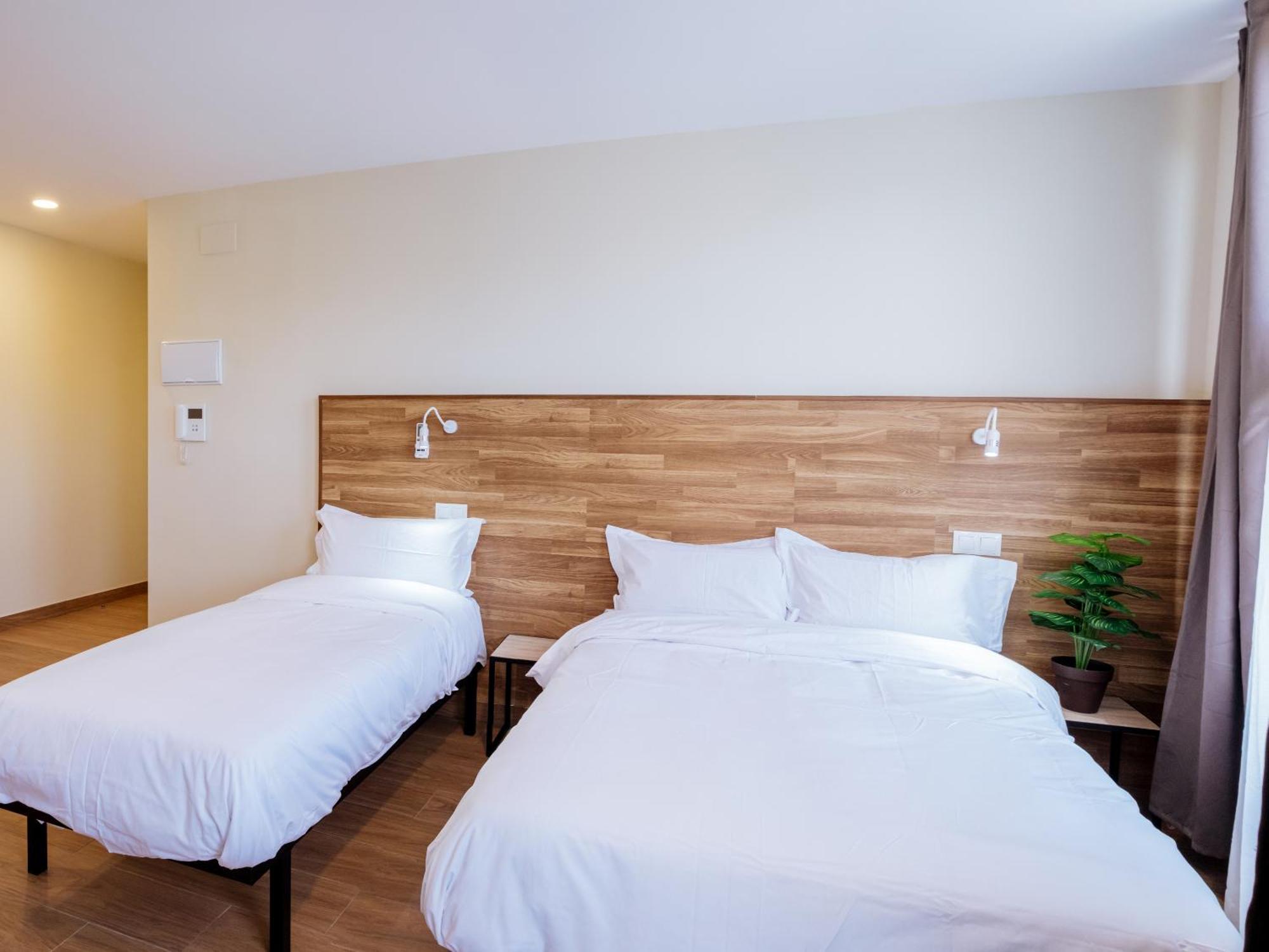 الكالا ذي إِناريس Apartahotel Golden Alcala المظهر الخارجي الصورة