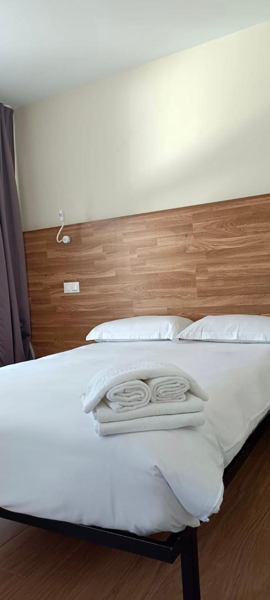 الكالا ذي إِناريس Apartahotel Golden Alcala المظهر الخارجي الصورة