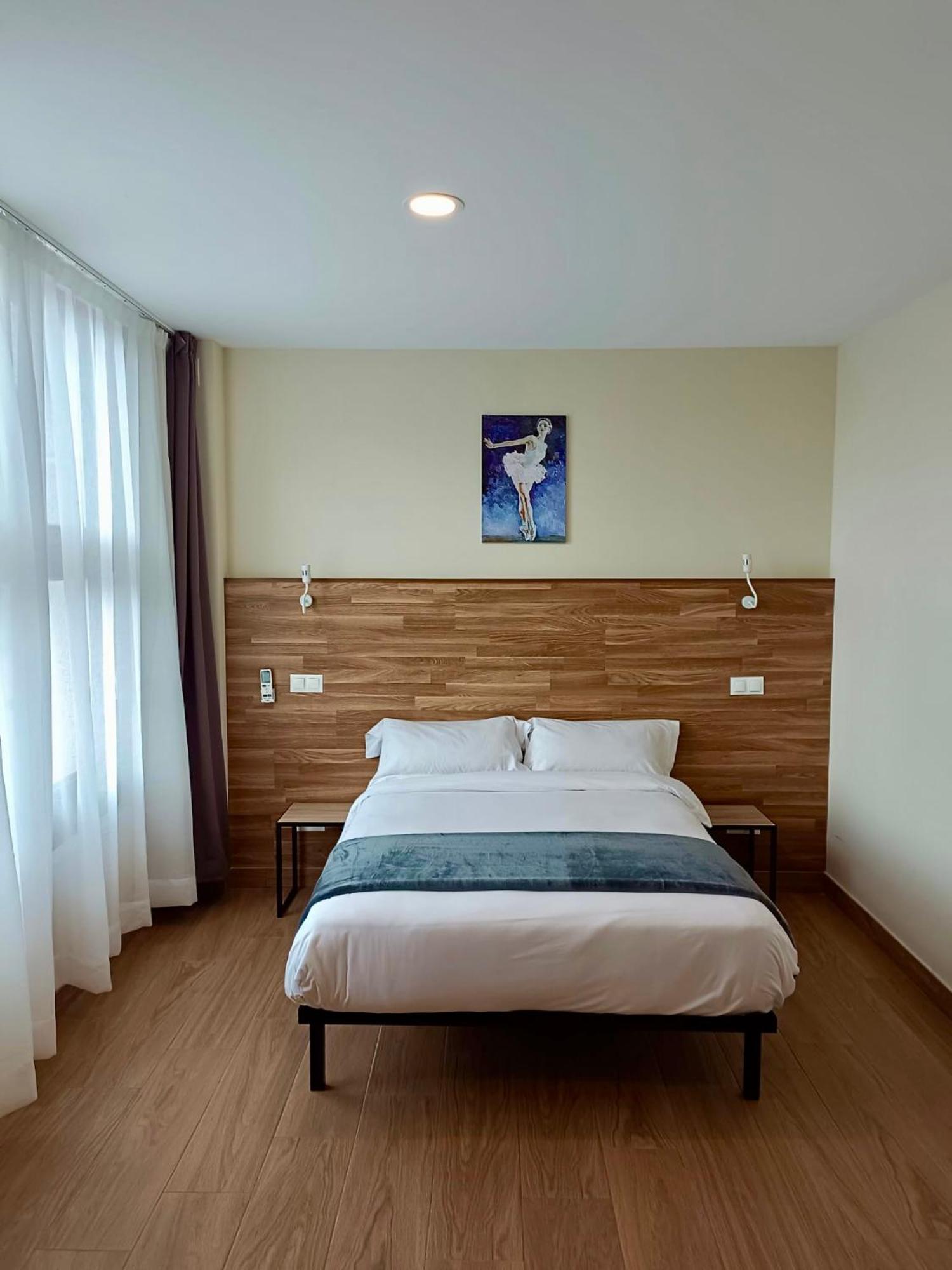 الكالا ذي إِناريس Apartahotel Golden Alcala المظهر الخارجي الصورة